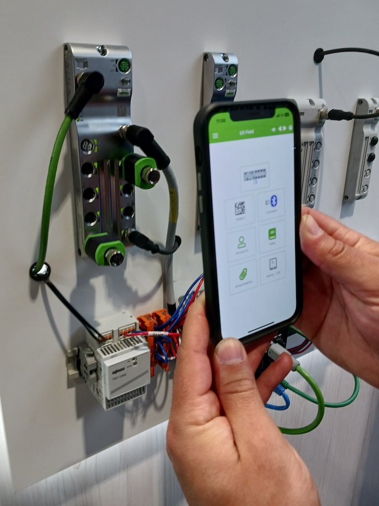 Figure 3: Wago’s Robb Perez demonstrated connectivity options of the Wago IO-Link Converter at Automate 2024 event by A3, the Association for Advancing Automation, in Chicago. 
