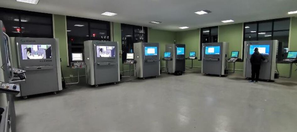 Figure 2: A Hexagon Machine Trainer Center. The HxGN Machine Trainer is an innovative solution connecting the real world and the digital world, for training operators/programmers for CNC machines/CMMs in an efficient, cost-effective, and safe manner. 