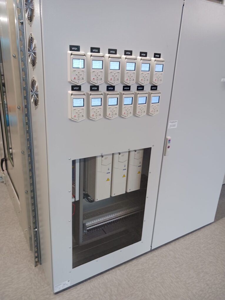 The ABB New Berlin, Wisconsin, facility air handler moves 60,000 CFM in a 12-fan array, using 10 HP motors, 120 HP total. Each motor has its own ABB ACH580 drive to control it, said Tim Skell, ABB global HVACR application engineering manager (HVACR stands for heating, ventilation, air conditioning, refrigeration). The air handler uses extremely efficient ferrite-assisted synchronous reluctance (FASR) motors, he said. Courtesy: Mark T. Hoske, Control Engineering, WTWH Media