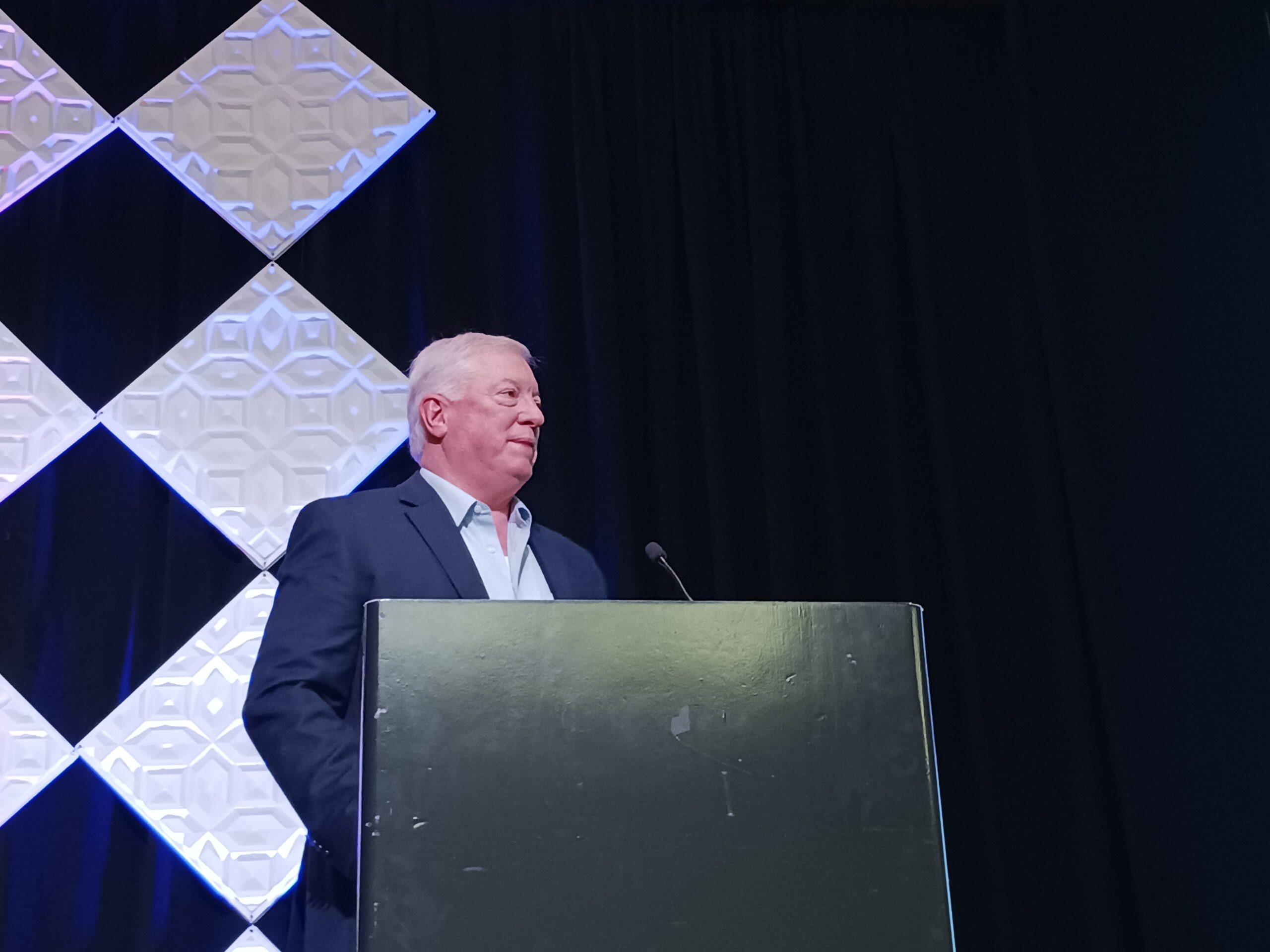 Figure 1: Audience applause followed the announcement that ExxonMobil Resins Finishing Plant in Baton Rouge, Louisiana, is operating using the Open Process Automation Standard (O-PAS), as described at the 2025 ARC Industry Leadership Forum by ARC Advisory Group. The open architecture, standards-based system and its hardware and software components are “replaceable, interchangeable and interoperable,” said David DeBari, R&D team leader, ExxonMobil. Courtesy: Mark T. Hoske, Control Engineering