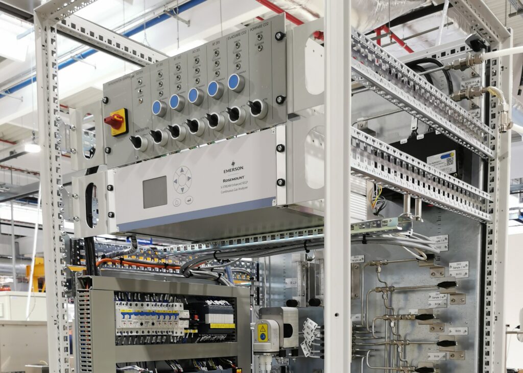 Figure 4: This continuous gas analyzer can measure multiple components, including CO2. 